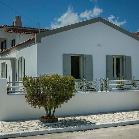 Villa Olvio Living By The Sea à Sami  Extérieur photo