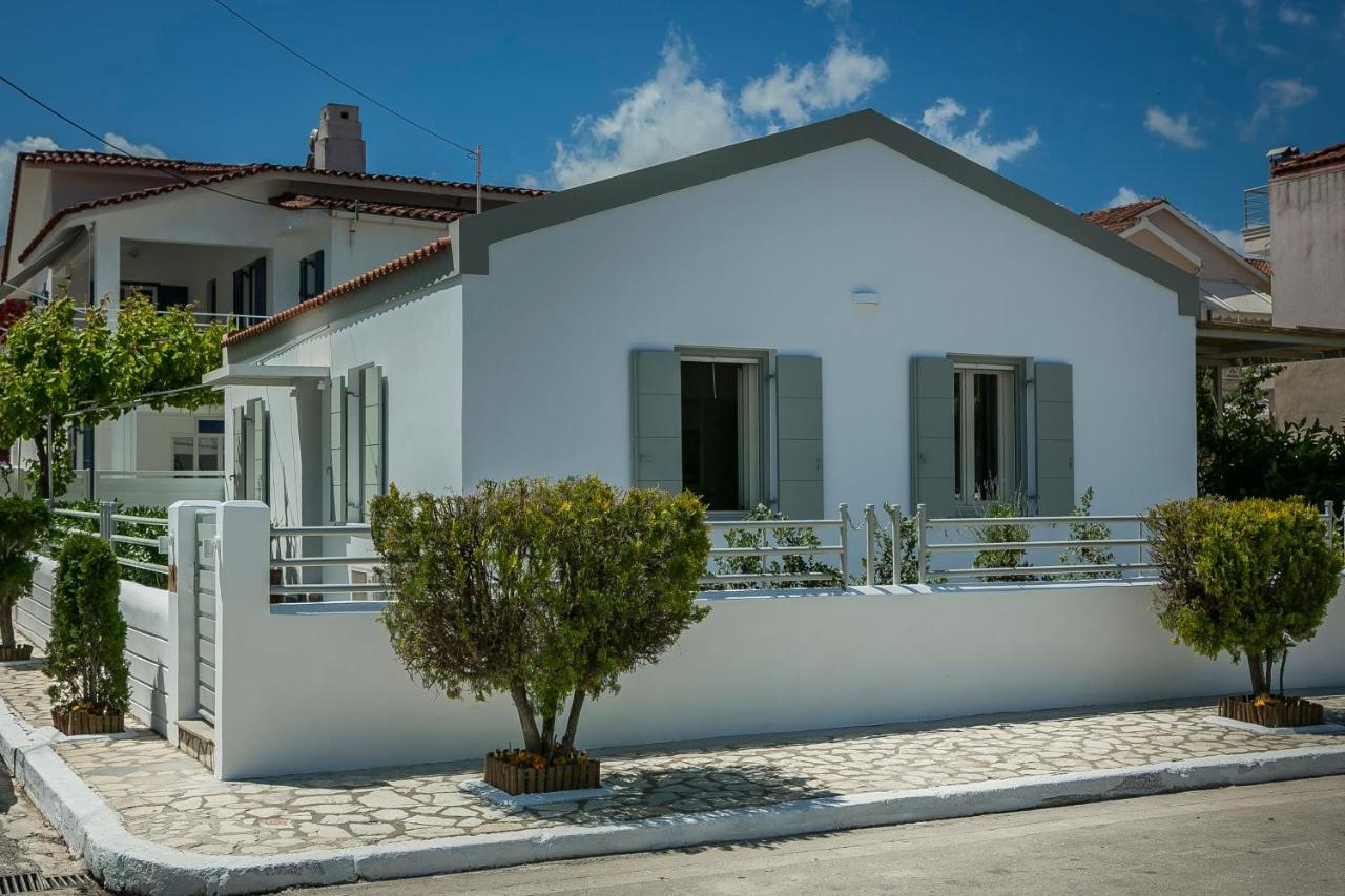Villa Olvio Living By The Sea à Sami  Extérieur photo