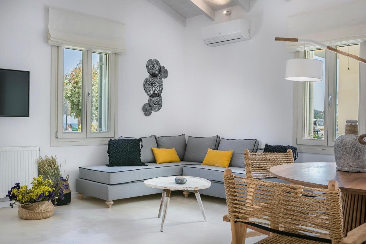 Villa Olvio Living By The Sea à Sami  Extérieur photo