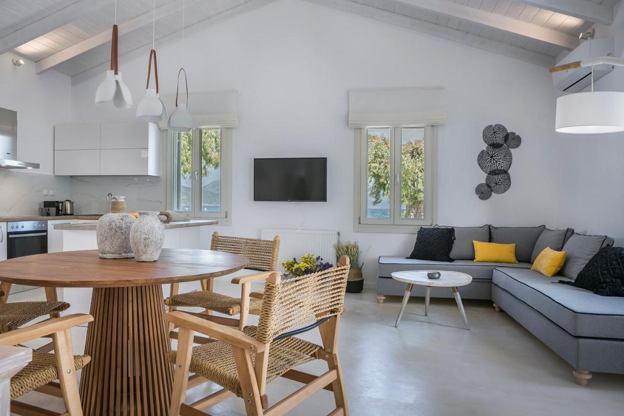 Villa Olvio Living By The Sea à Sami  Extérieur photo