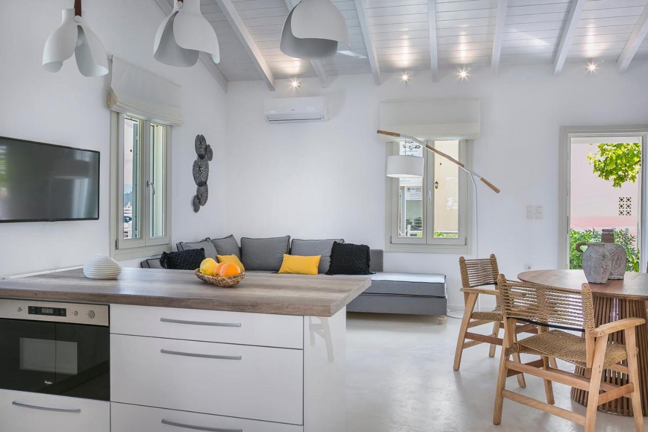 Villa Olvio Living By The Sea à Sami  Extérieur photo